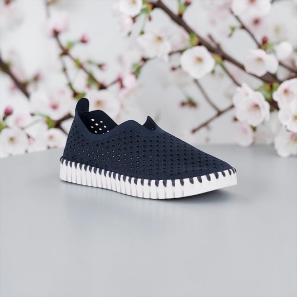 Isle Jacobsen Shoes - Ilse Jacobsen Shoes Tulip Sneaker in Navy Blue Size 10